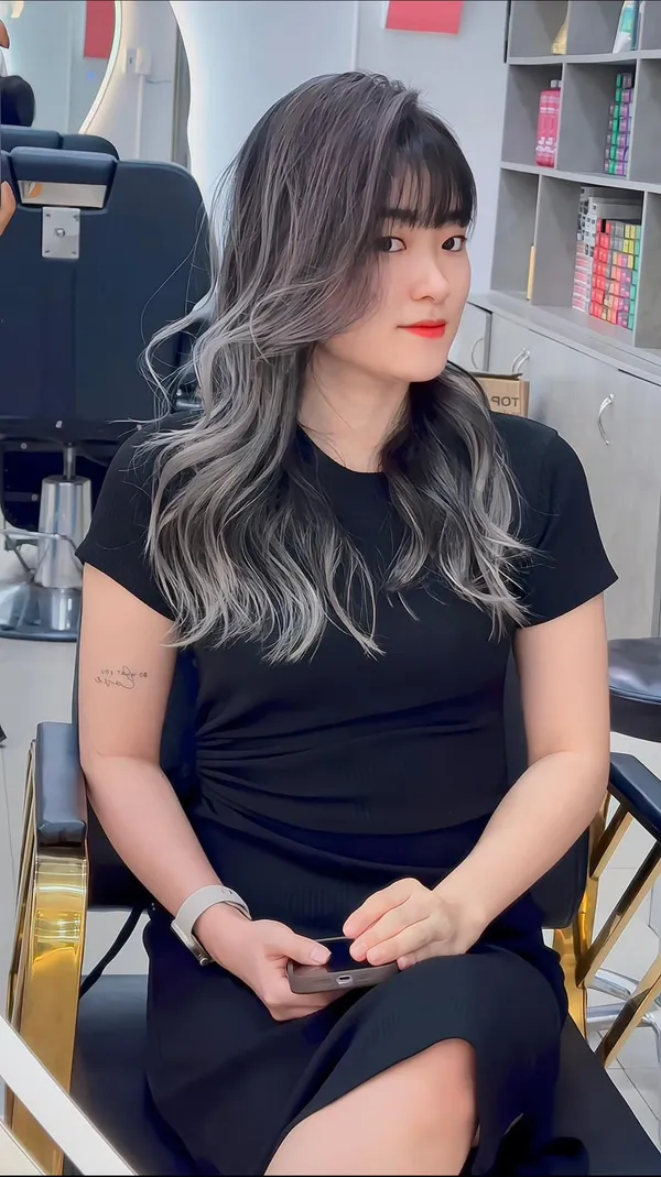 Nhuộm balayage xám khói 9