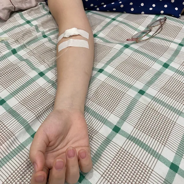 Ảnh truyền nước biển 1