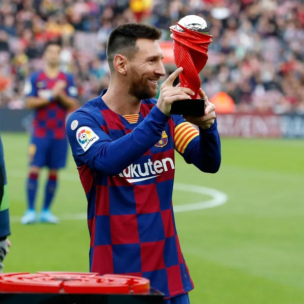 Ảnh messi barca cầm cup