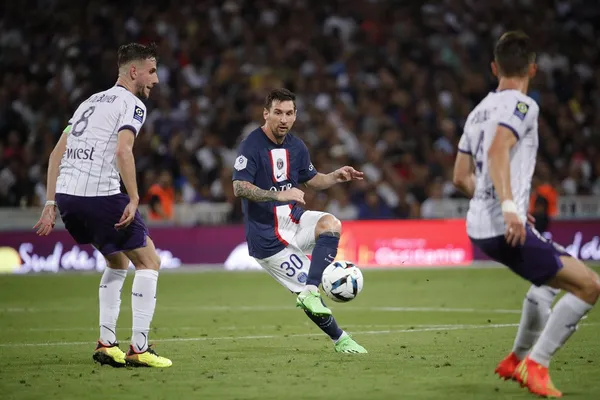 Ảnh messi đá cho PSG