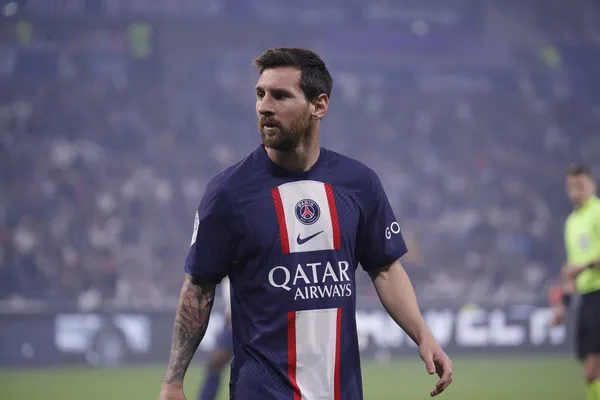 Ảnh messi PSG trên sân