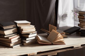 Sách Tâm Linh Và Giá Trị Tinh Thần Trong Cuộc Sống Hiện Đại